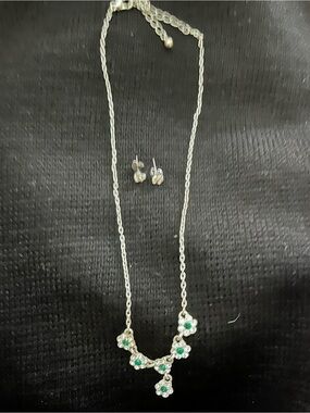Vintage Style Rhinestone Green Flower Necklace & Earrings Silver Tone